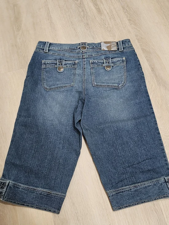 MXM Cropped Denim Capri Jeans Size 14 Blue Button Detail Y2K Style Festival - Picture 7 of 11